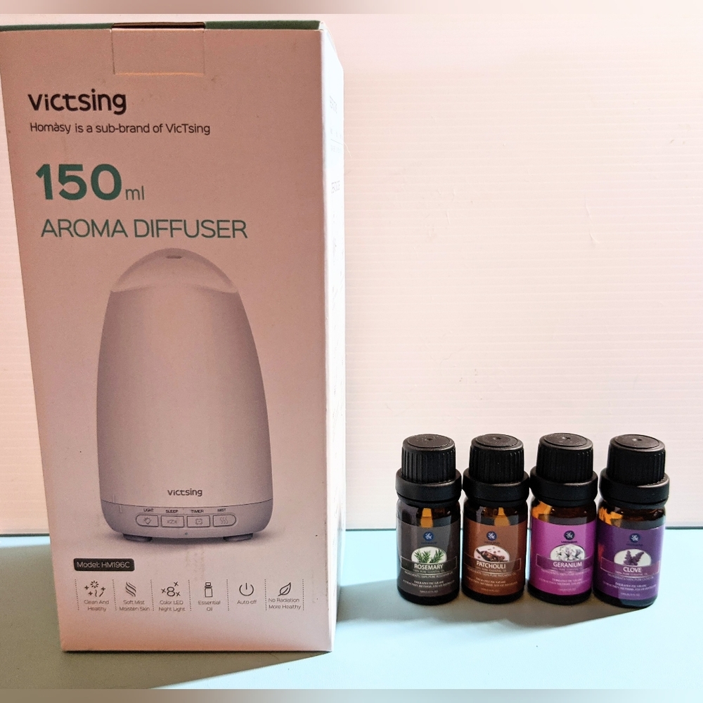 NWT Victsing 150ml Aroma Therapy Diffuser & 4 Bottles of Essential Oils
